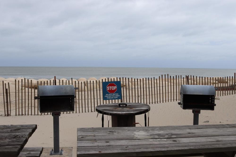 Oceanfront: Beach, Sand and Views at Coral Reef!